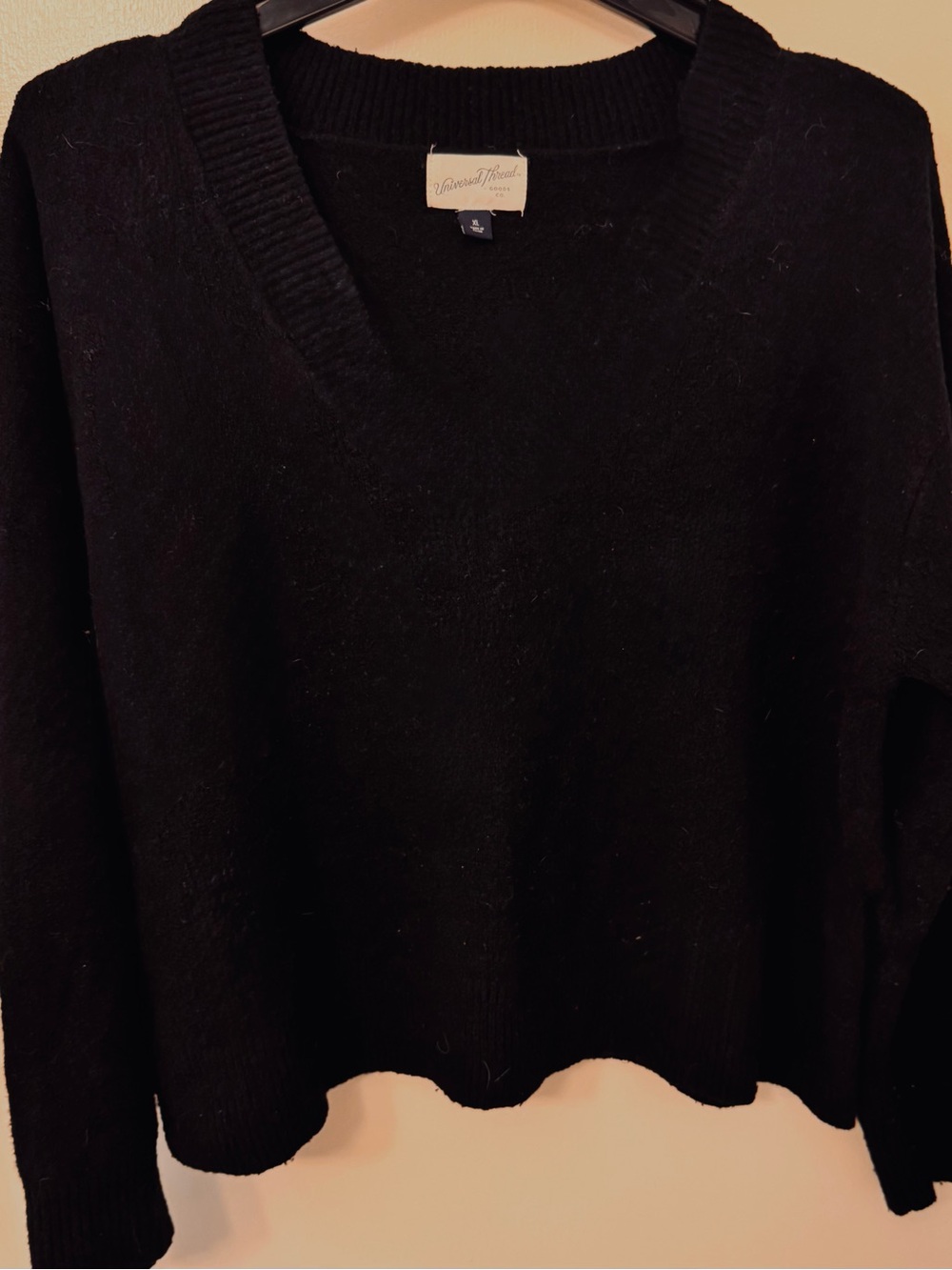 Universal Thread Black V-Neck Women's Sweater